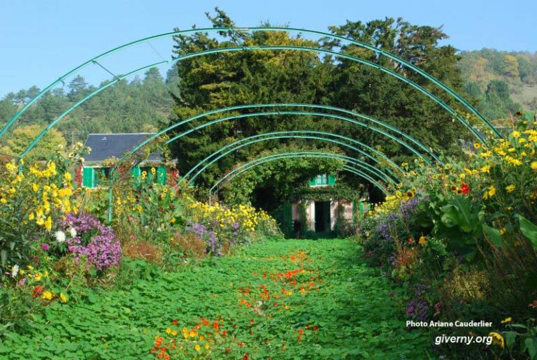 Allée du jardin de Money à Giverny