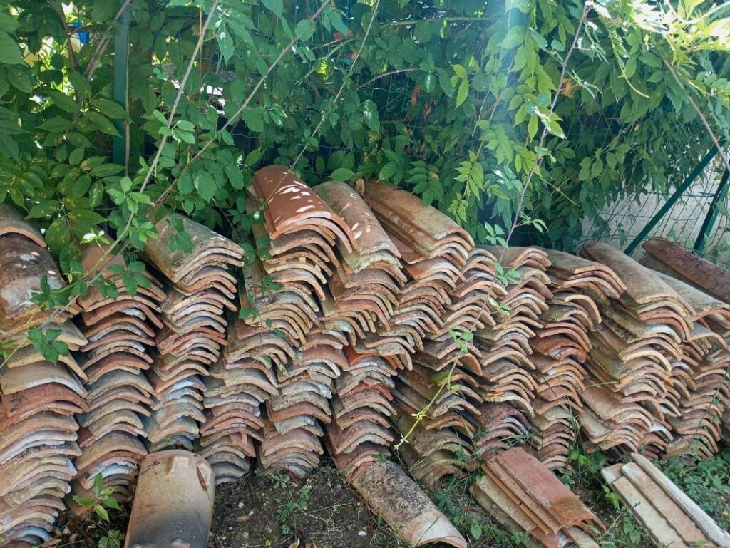 Que faire des tuiles cass&eacute;es